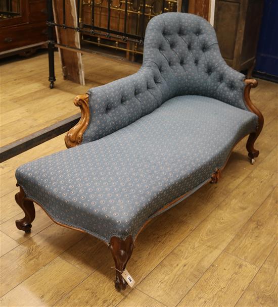 A Victorian rosewood chaise longue W. approx. 170cm